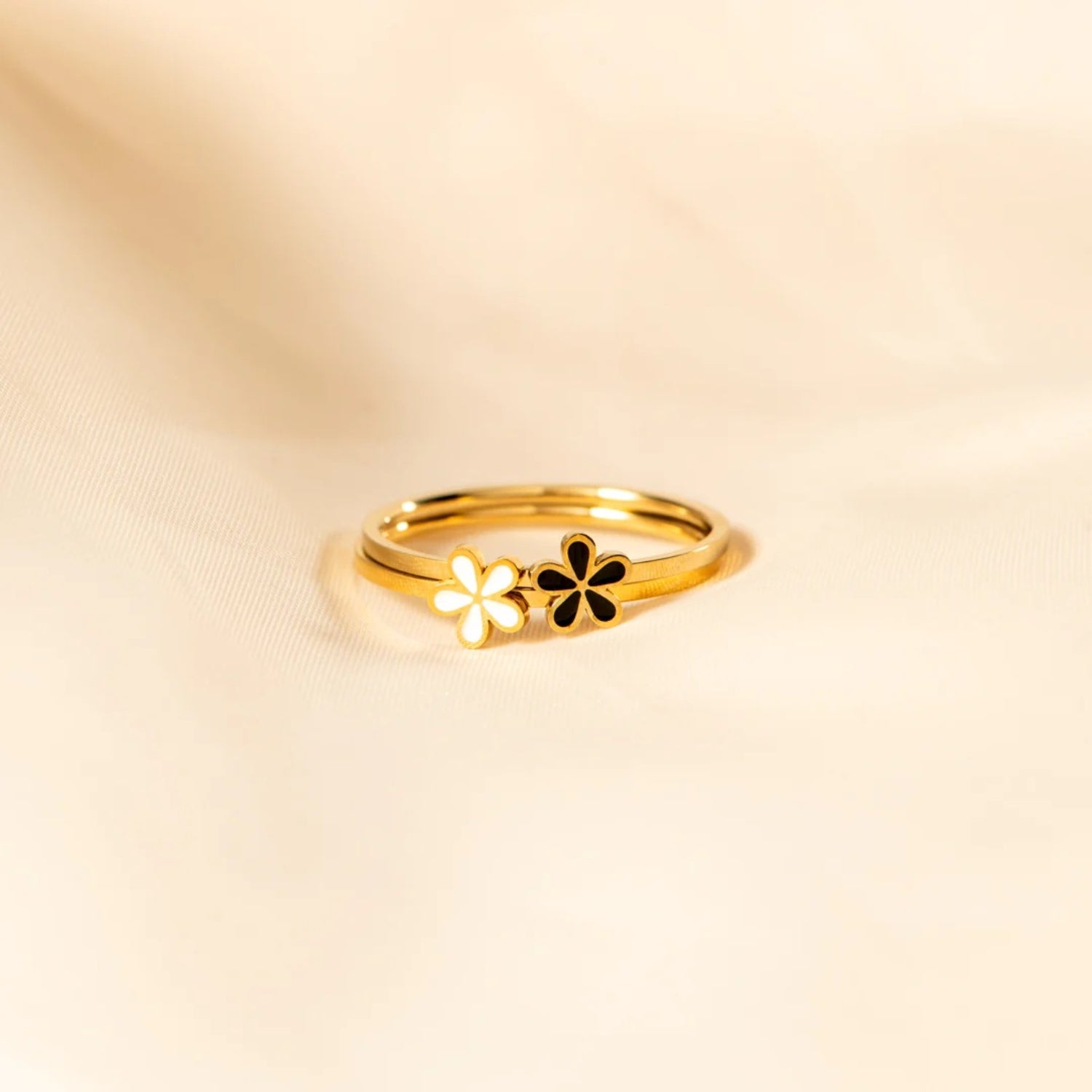 925 Sterling Silver Enamel Flower Ring 97662ae9-e1ac-4aa8-8dd6-cefea2cbd8fd-Max Trendsi