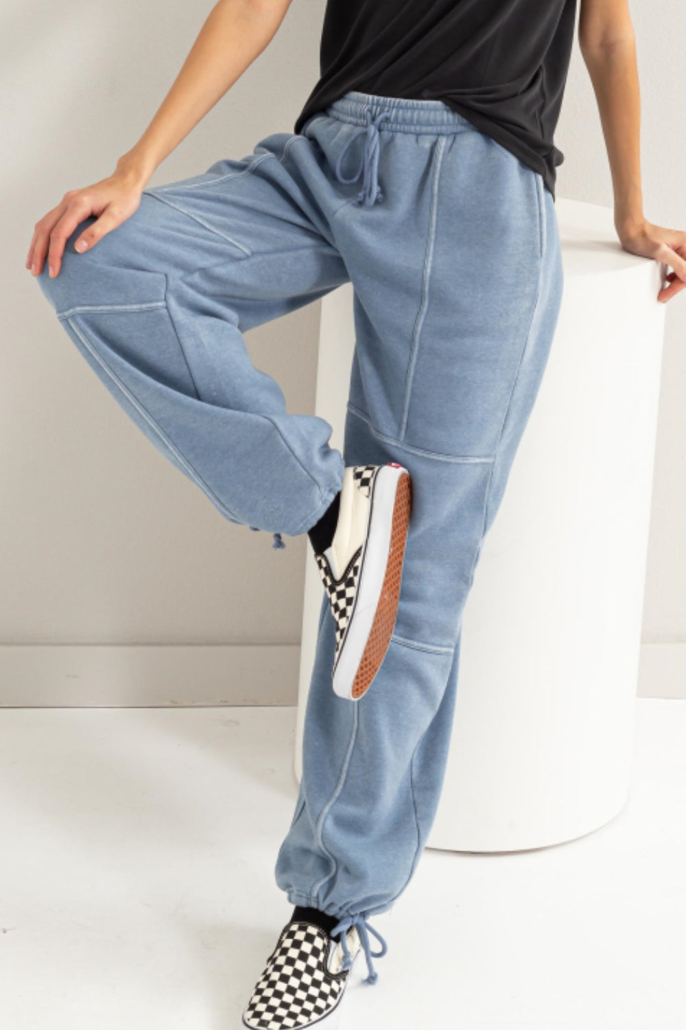 HYFVE Stitched Design Drawstring Sweatpants 98e52833-c2f7-46b1-ab12-b437ee4a6219-Max Trendsi