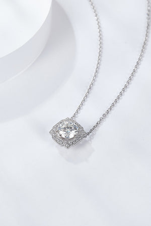 1 Carat Moissanite Flower Shape Pendant Chain Necklace 9f45a054de5345059016d3d98bac571d-Max Trendsi