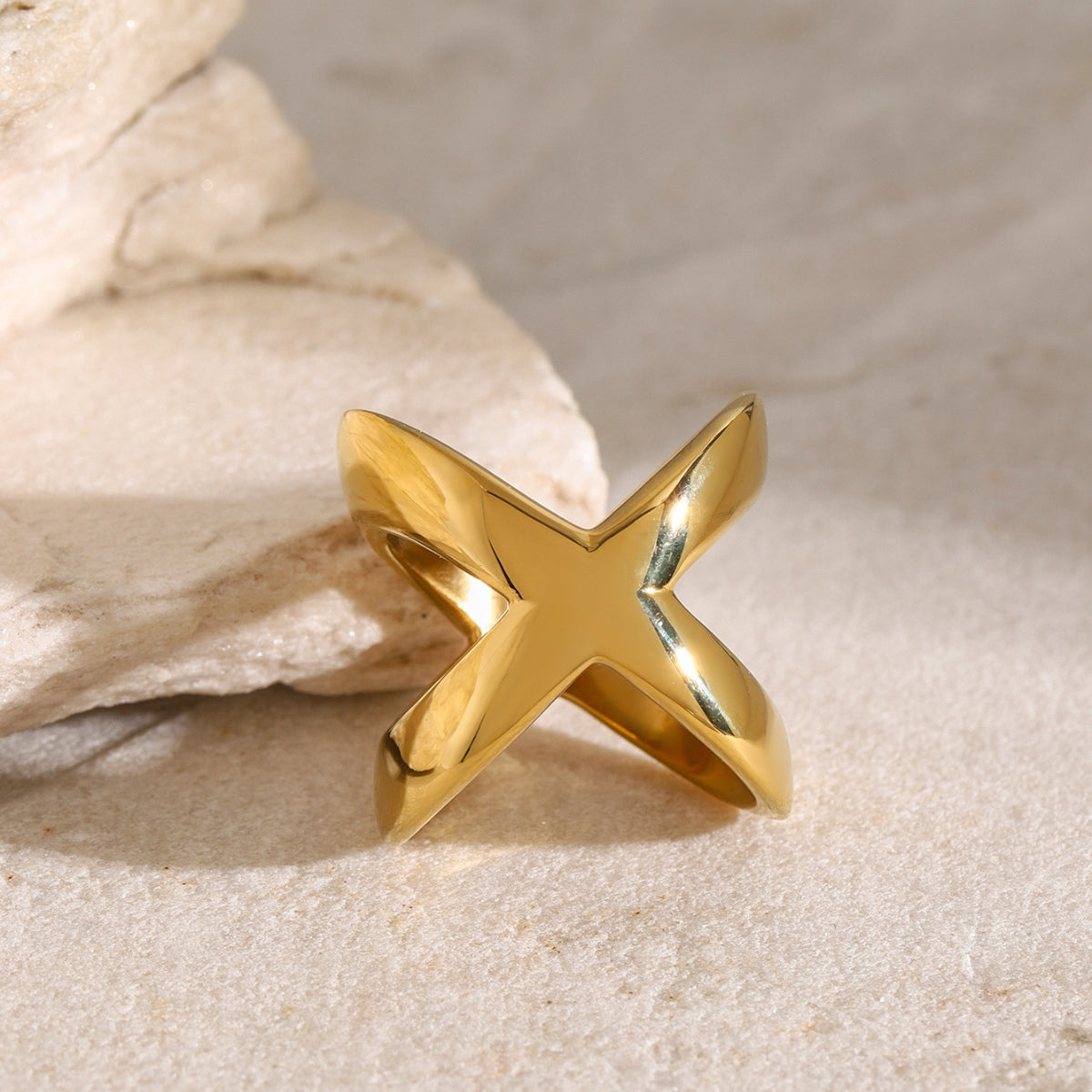 18K Gold-Plated Crisscross Ring a457b035-d9ad-42a9-9316-b9c17c0abe96-Max Trendsi