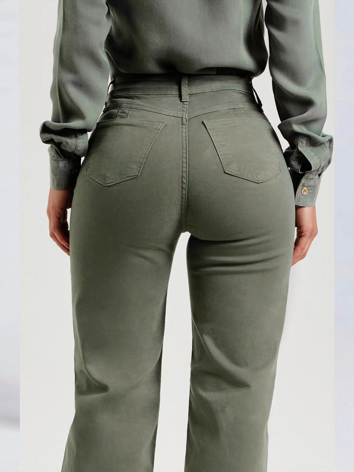 Buttoned Raw Hem Jeans with Pockets a7d6cd9f-6c54-4110-9ccb-2c5c5ba75a49-Max Trendsi