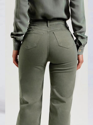 Buttoned Raw Hem Jeans with Pockets a7d6cd9f-6c54-4110-9ccb-2c5c5ba75a49-Max Trendsi