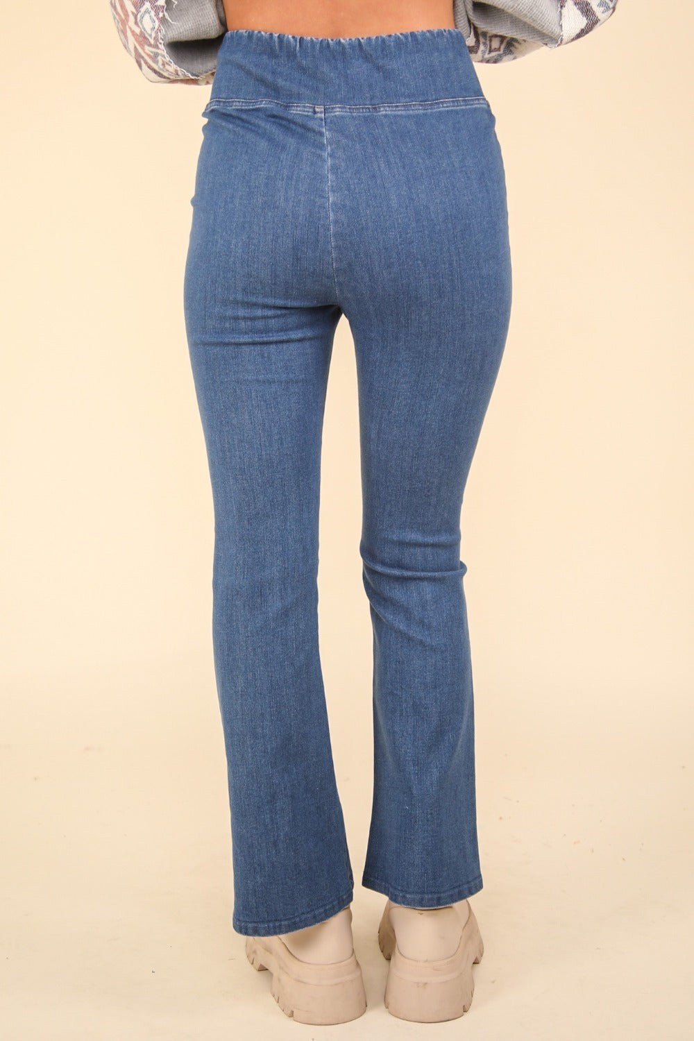 VERY J Washed Denim Stretchy Crossover Waist Leggings b270fab1-725a-4666-a3bf-28be9dfce4f2-Max Trendsi
