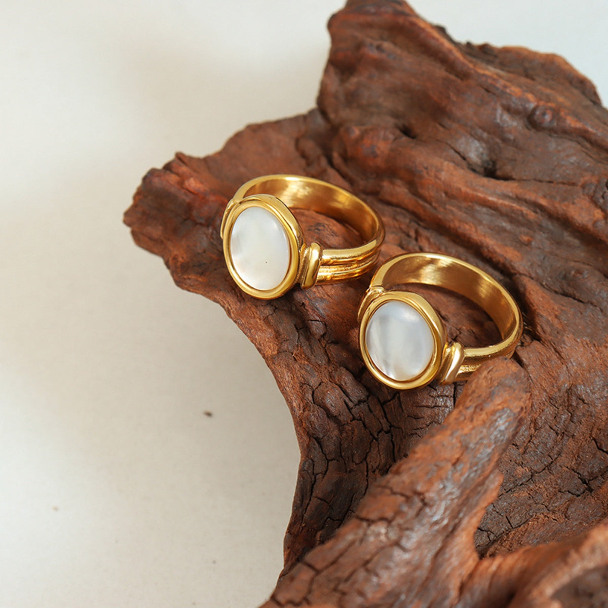 Titanium Steel White Sea Shell Ring b4b03f90-cb11-4e86-89fb-e049487adbc2-Max Trendsi