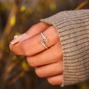 Rose Shape Inlaid Zircon Bypass Ring b90f1330-8d2a-4b8c-b7e2-e5a85bb36715-Max Trendsi
