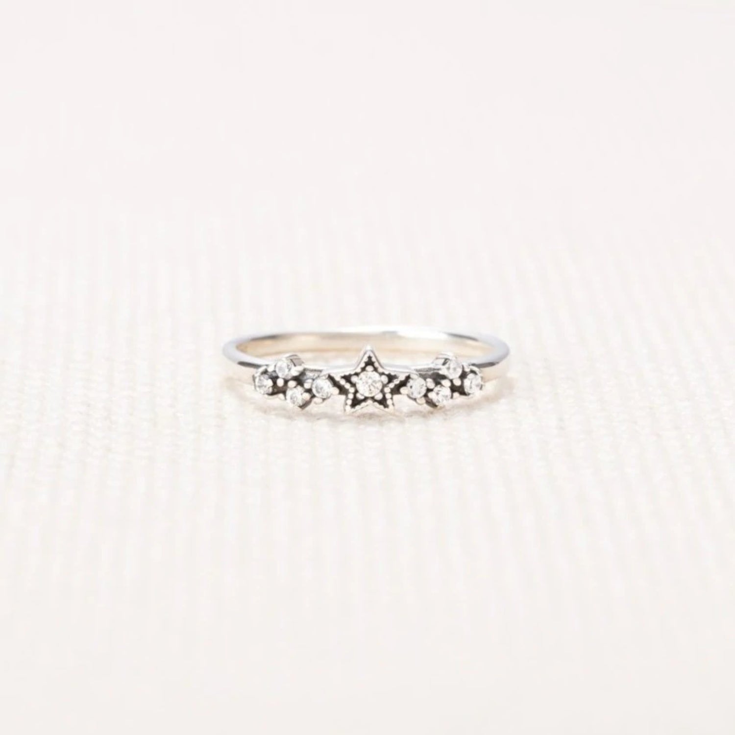 925 Sterling Silver Star Ring Silver b9bc3768-03a0-401c-af44-2c72913221b5-Max Trendsi