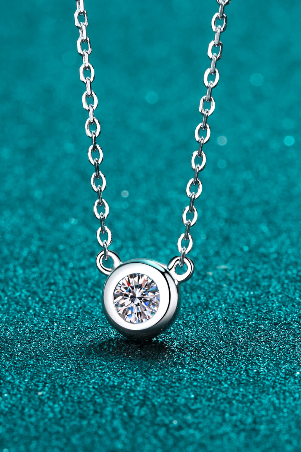 Moissanite Round Pendant Chain Necklace bc76b63a94c4489695a3b54f776d9316-Max Trendsi