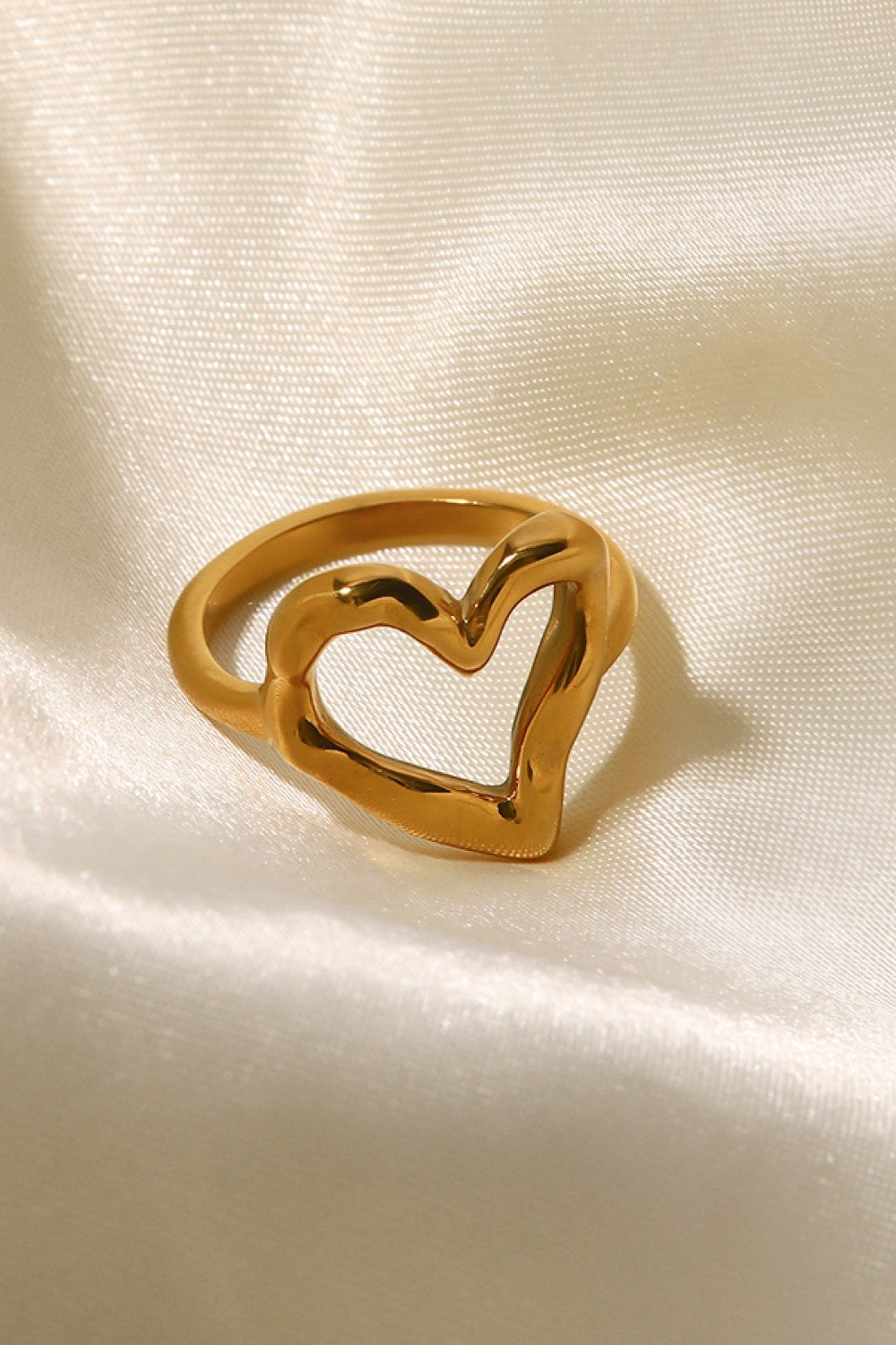 18K Gold Plated Heart-Shaped Ring beca26413b8c4c2bba76a667267dcb67-Max Trendsi
