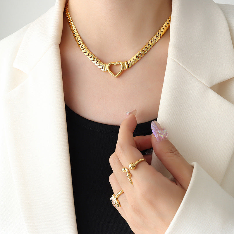 18K Gold Exquisite Hollow Heart Design Versatile Necklace c1c43a50-5b2b-4ddc-9b3a-b0e6822f6cc7 Artshiney