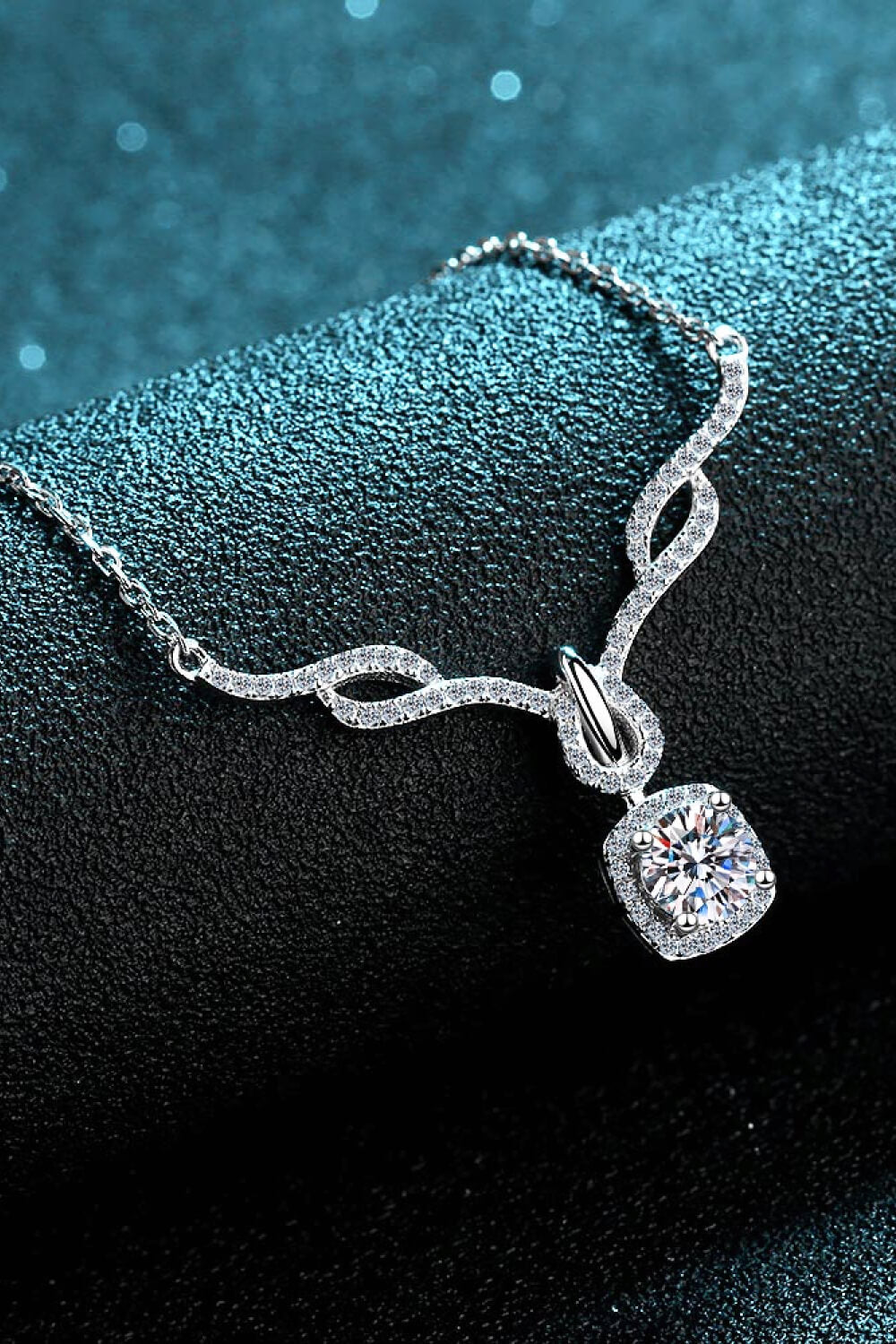 Right On Trend Moissanite Pendant Necklace c212759178f5448aa23d81361bececbb-Max Trendsi
