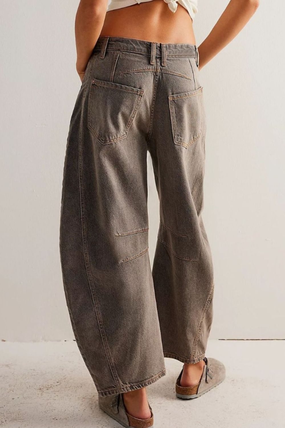 Wide Leg Jeans with Pockets cd73ddfb-1d04-4474-926b-85fc0b3c74d7-Max Trendsi