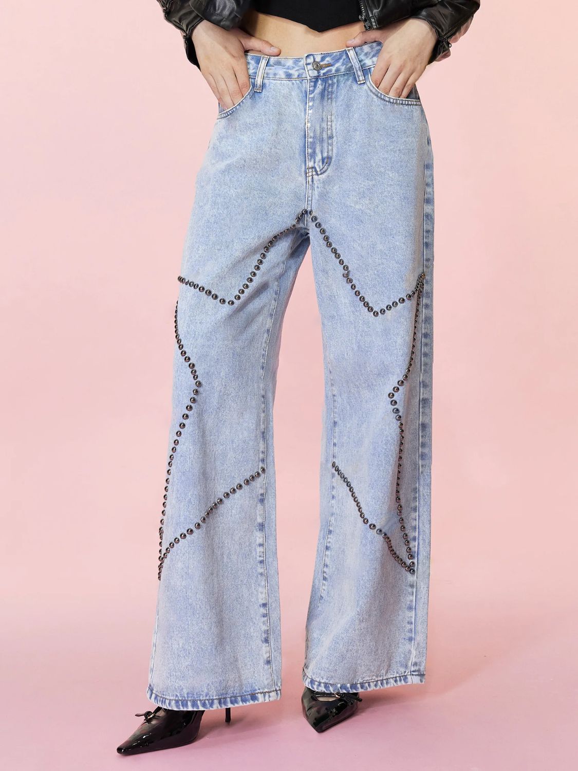 Studded Star Straight Jeans with Pockets Light d5d2b777-05b4-4d59-99f1-a41f1da89374-Max Trendsi