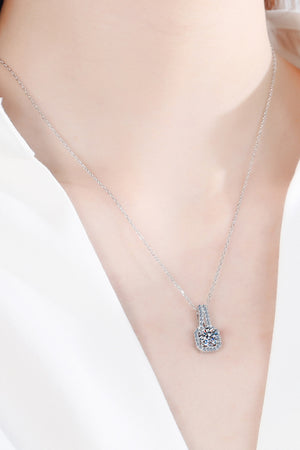 Look Amazing 2 Carat Moissanite Pendant Necklace d69b375a55f24762a2236bf900604538-Max Trendsi