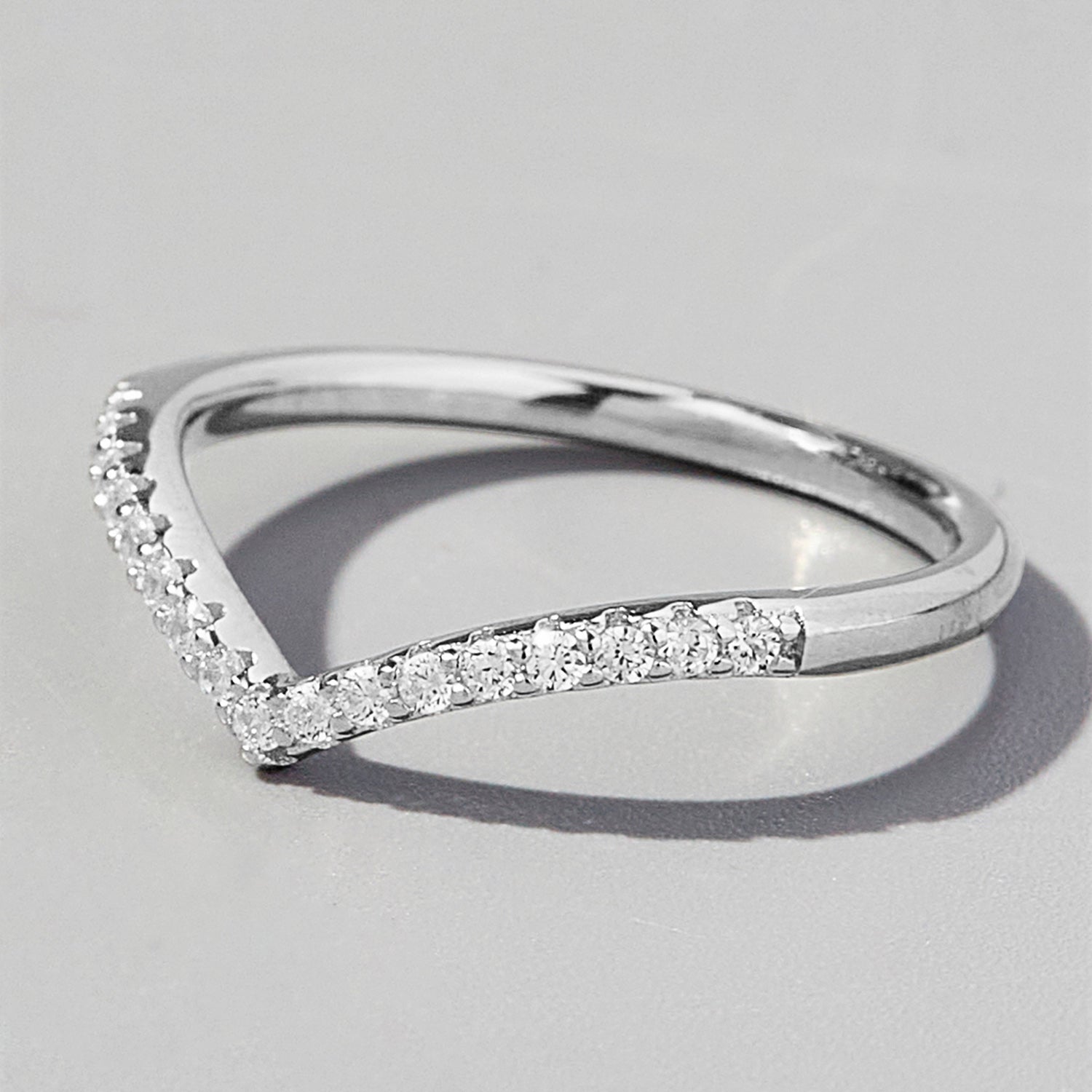 V Shape Inlaid Zircon 925 Sterling Silver Ring d7114f86-57a8-4218-a72a-08706ac14636-Max Trendsi
