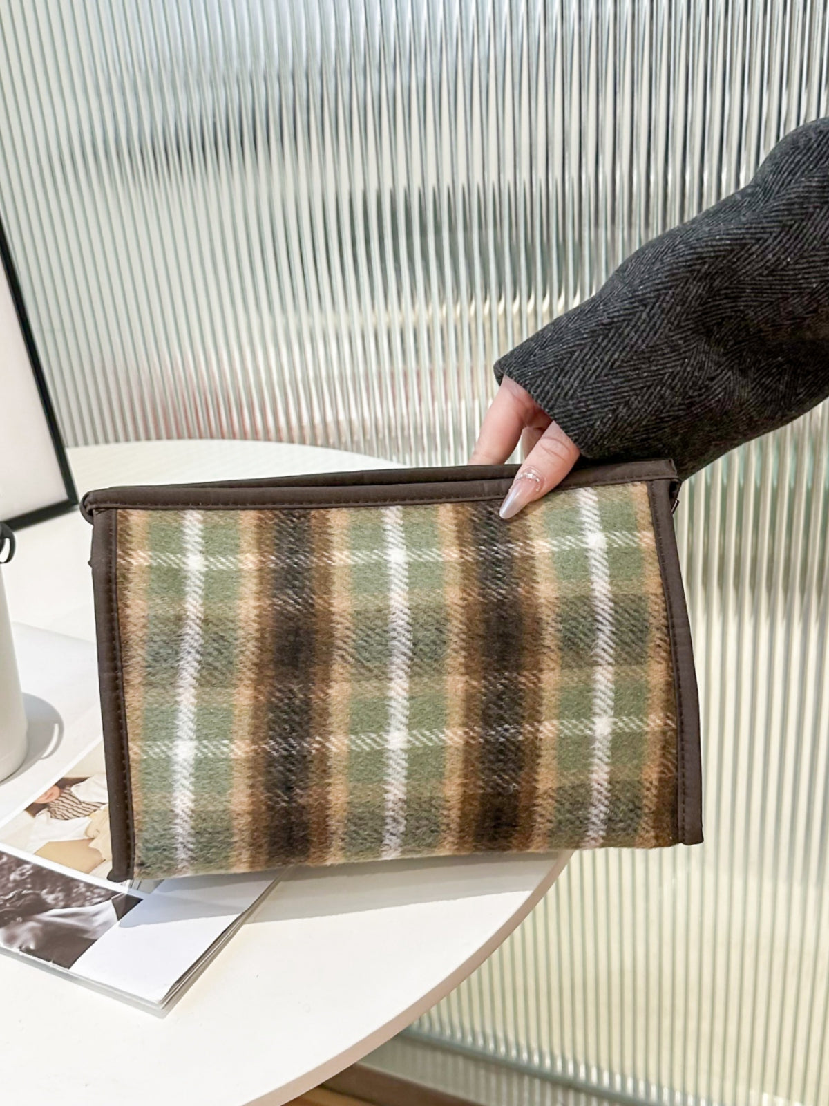 Contrast Plaid Clutch with Zipper e138ed9e-6baf-48c9-8109-f2293509db03-Max Trendsi
