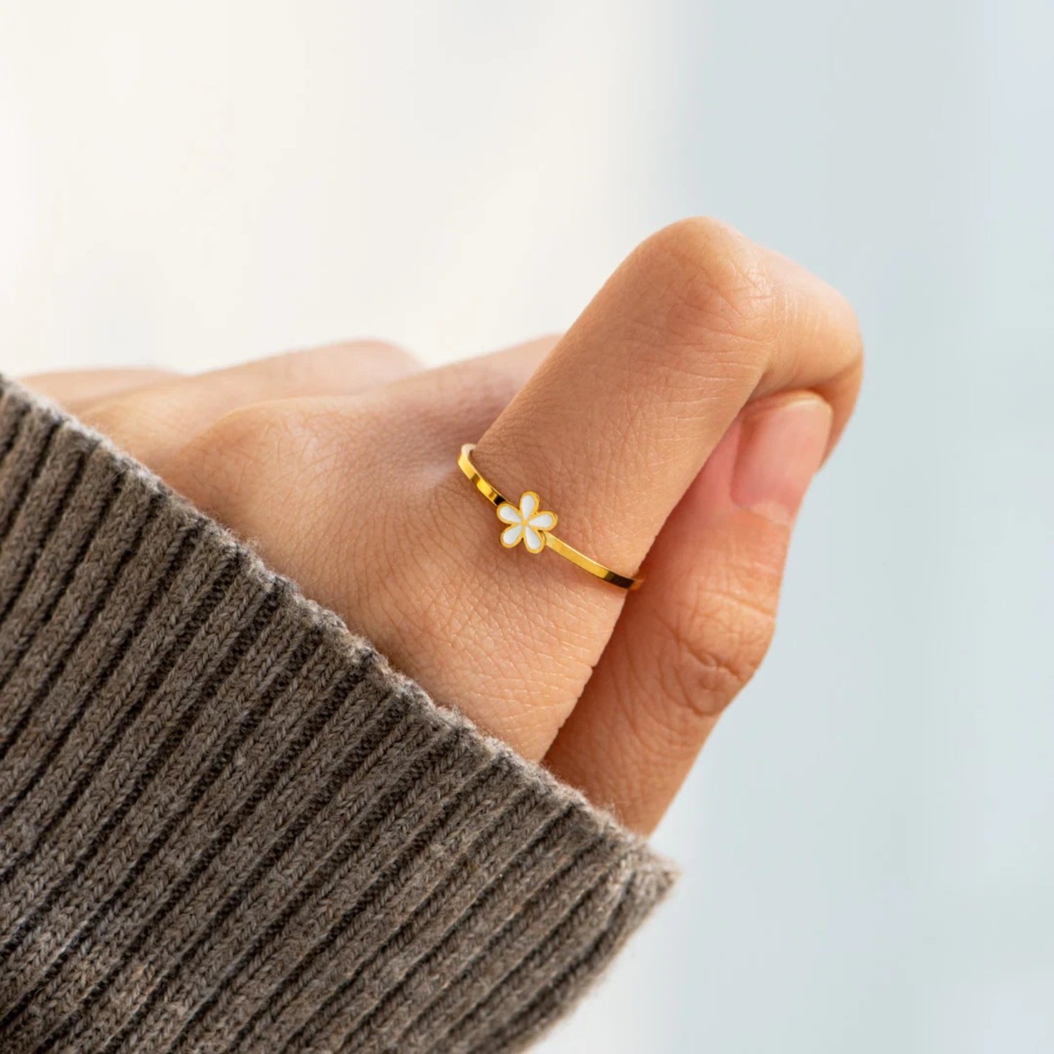 925 Sterling Silver Enamel Flower Ring e1da95ce-7dd0-474c-84e7-d76ebb057362-Max Trendsi