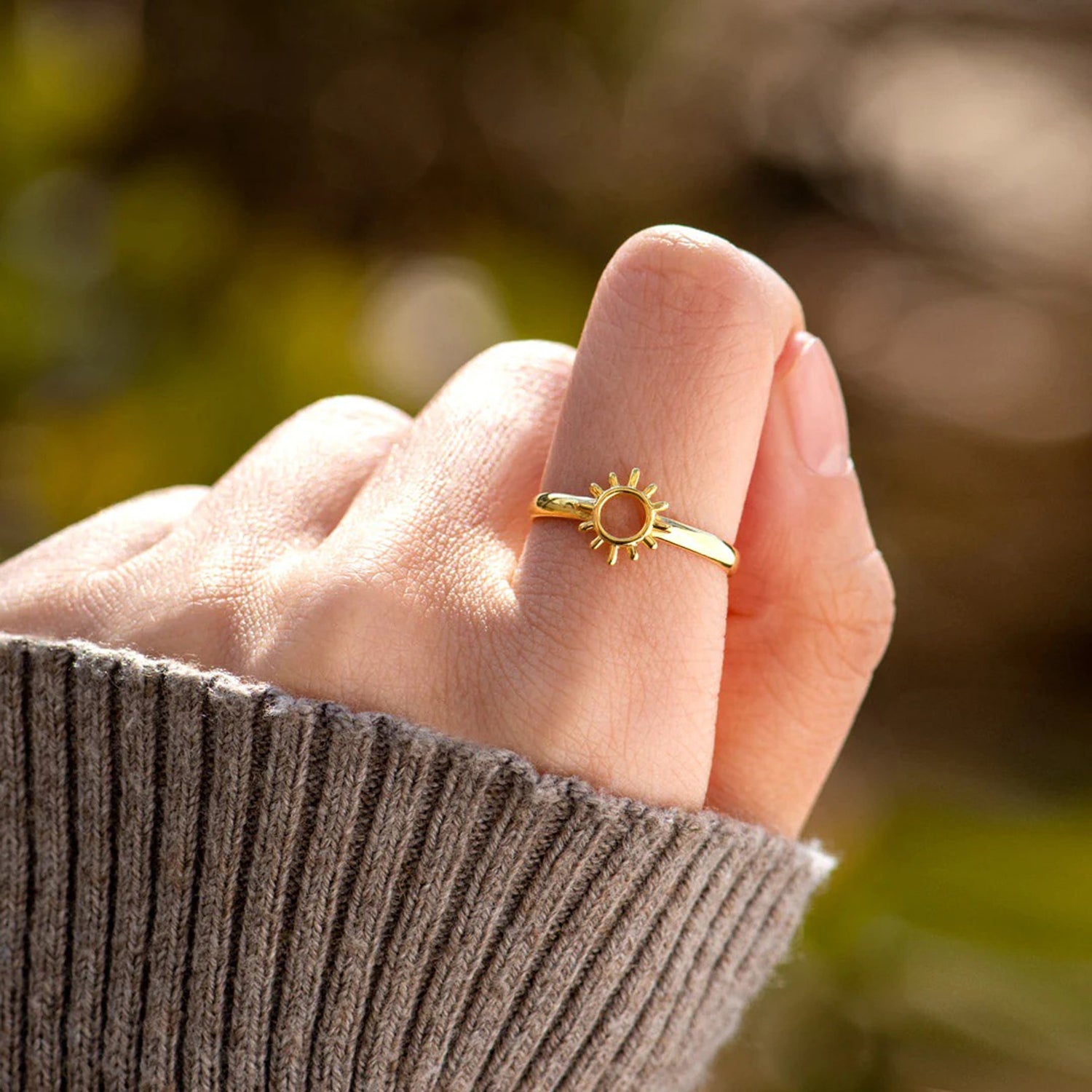 Sun Shape 18K Gold-Plated Ring e25261a3-f7cf-45dc-a565-e9fc1f6577cf-Max Trendsi