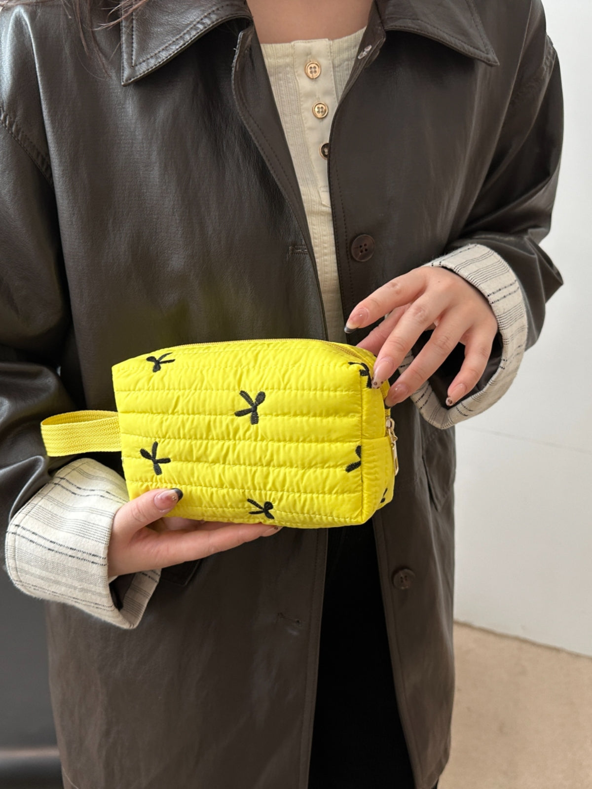 Texture Contrast Bow Wristlet e26bc149-a3e5-4ad7-8078-ed582802a702-Max Trendsi