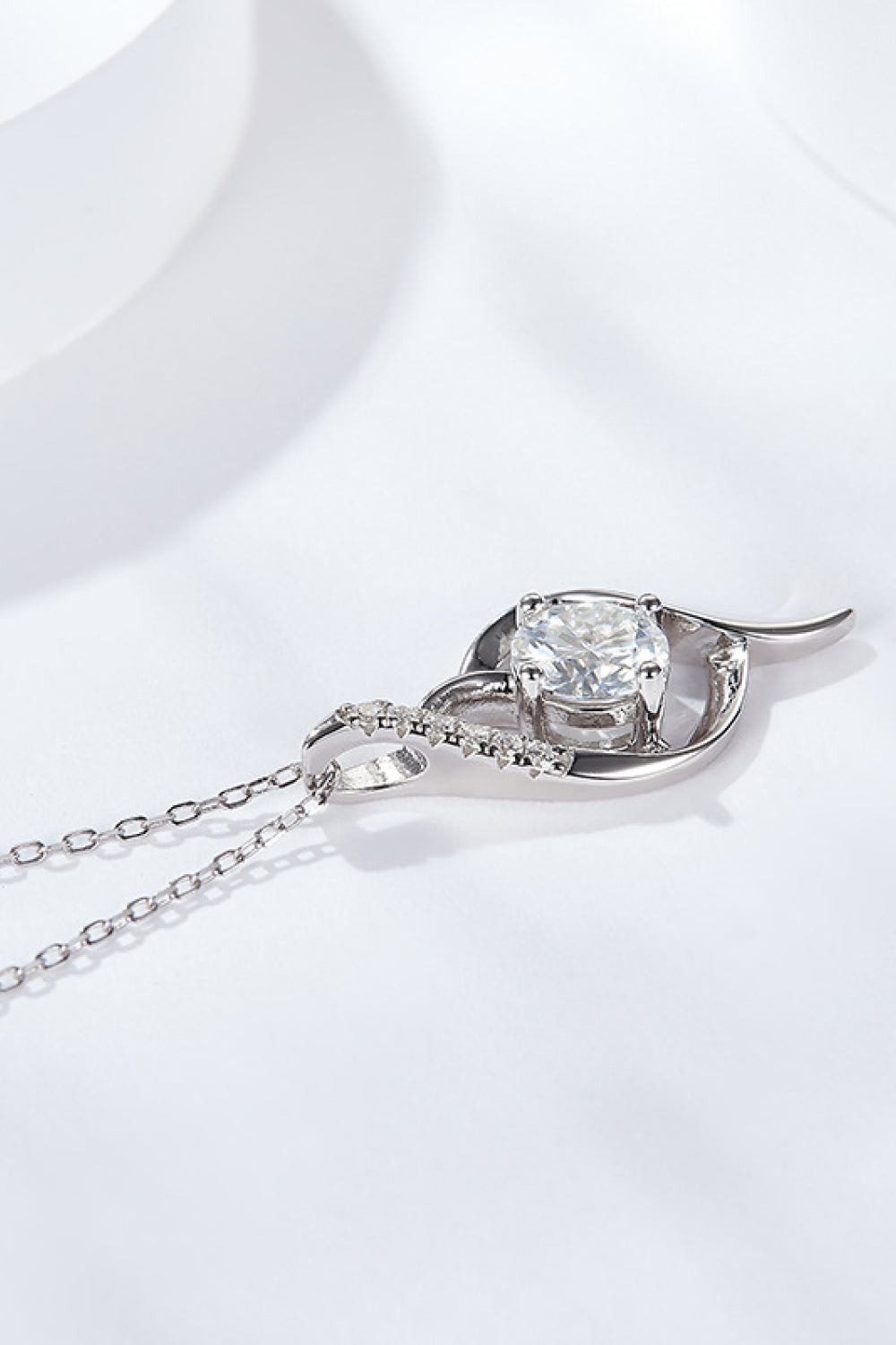 Platinum-Plated 1 Carat Moissanite Pendant Necklace e88209c19a454d94907467d27b77fc47-Max Trendsi