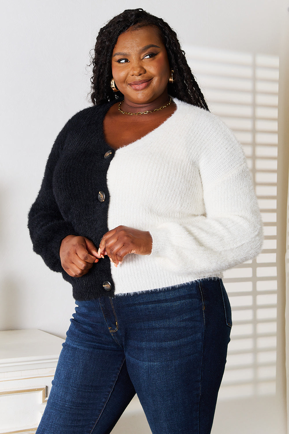 Angel Wings Woven Right Contrast Button-Front V-Neck Cardigan f7d77a411de443419cd757f012435974-Max Glownestbest