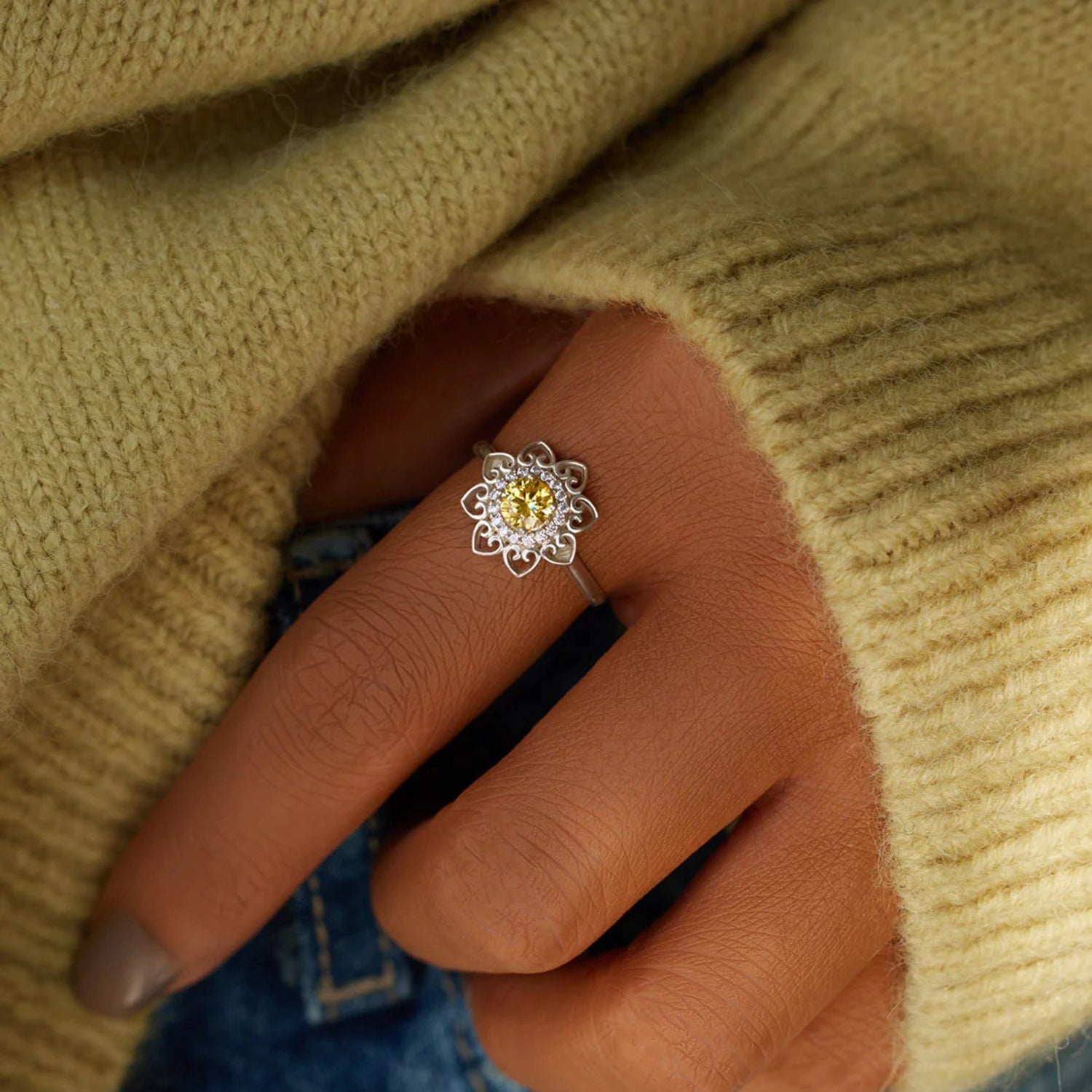 Flower Shape Zircon Platinum-Plated 925 Sterling Silver Ring f9287f41-4f54-4d9d-a64d-7da0e30d7b52-Max Trendsi