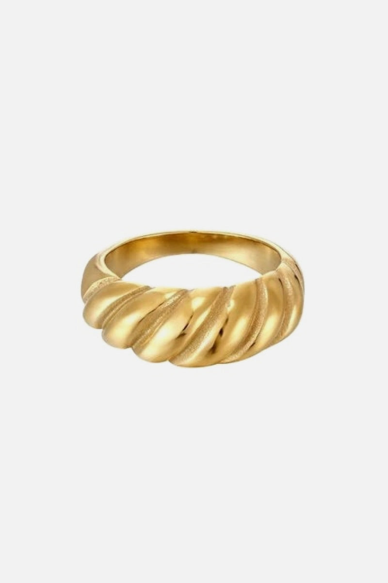 Gold Twisted Ring f9e588e4ada74231b914f5987f664bea Trendsi