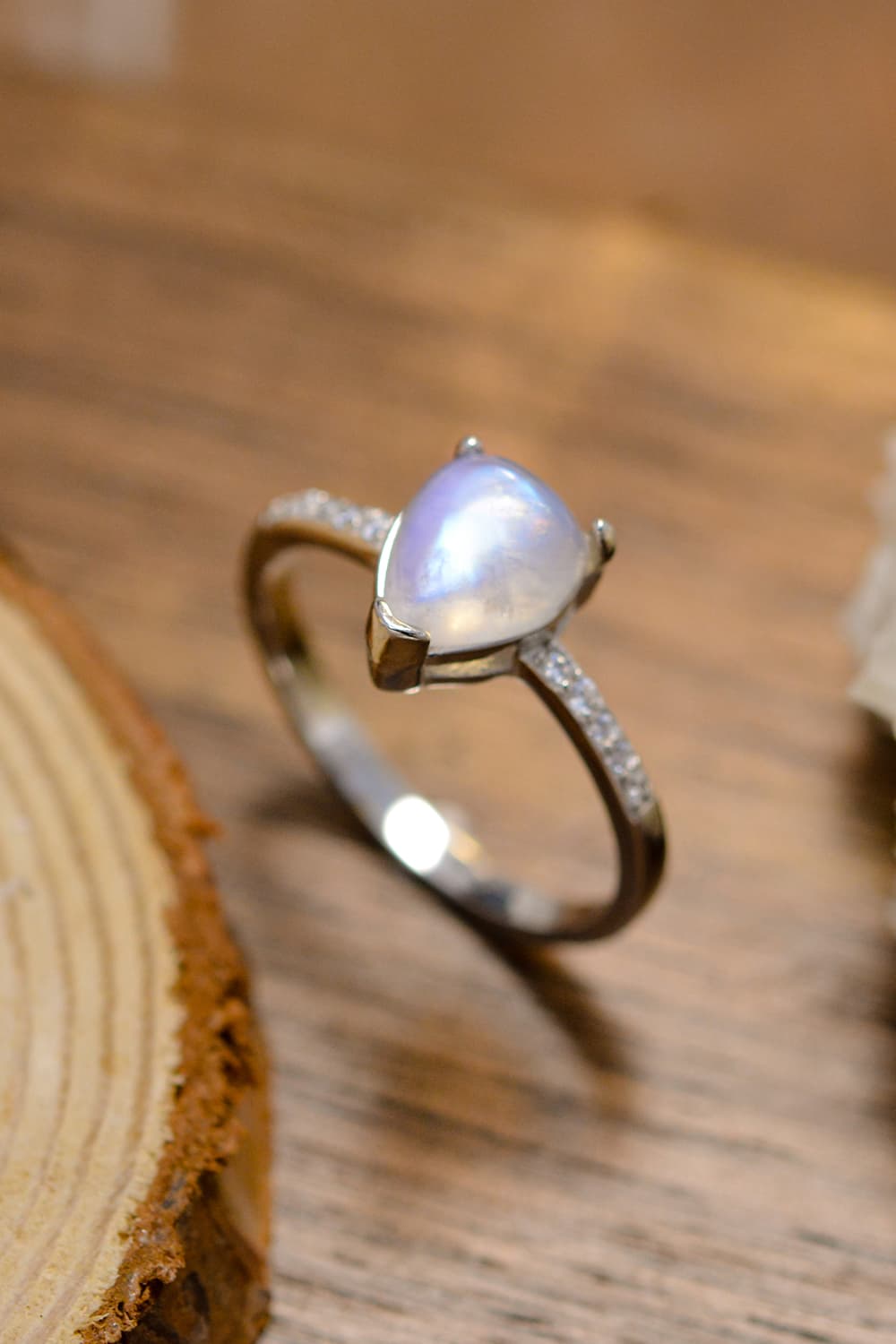 High Quality Natural Moonstone Teardrop Side Stone Ring fc095353d7c24cc5bac7ed3daaedece9-Max Trendsi