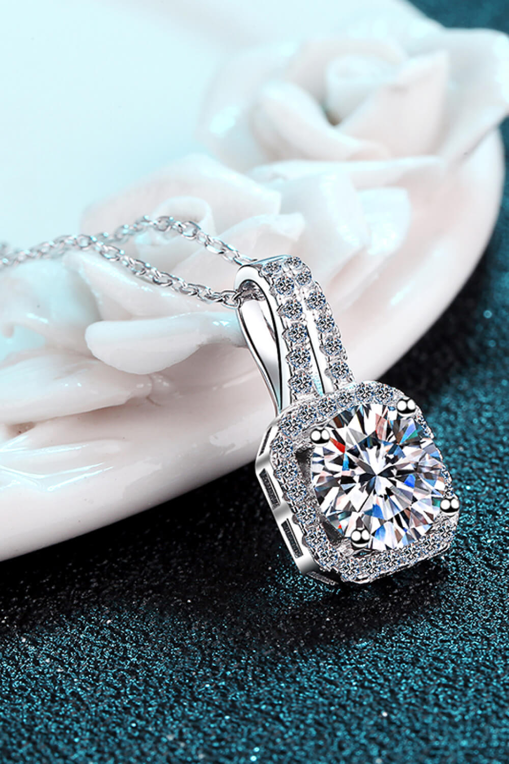 Adored 1 Carat Moissanite Necklace fcb2ec310b8c4769a642fe26d79d2ad8-Max Trendsi