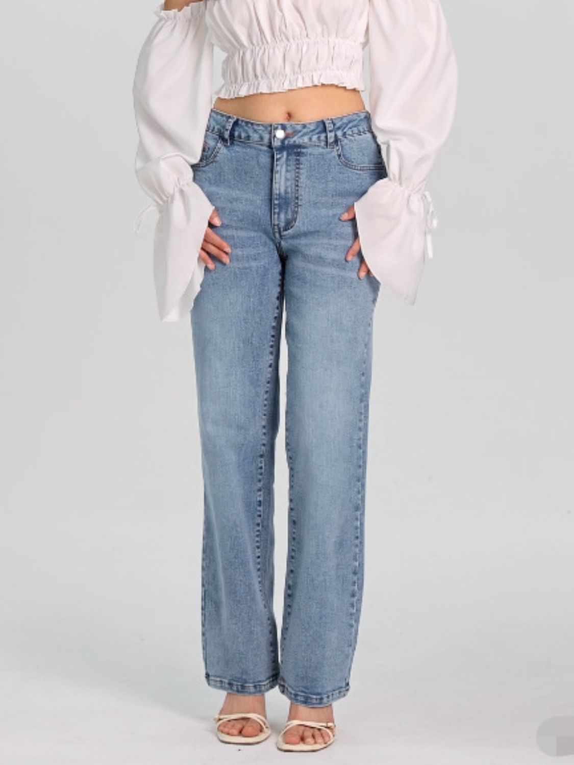 Straight Jeans with Pockets Light febd3d11-0bff-43ff-9030-91ef7356926e-Max Trendsi